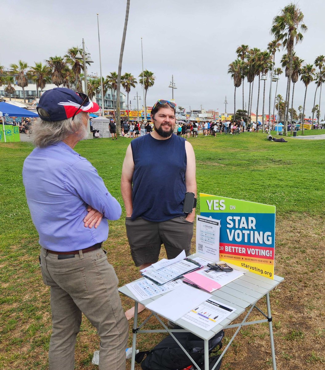 5starvoting's tweet image. Steve and @AskArendPeter attended a recent @Fwd_Party event and had some great conversations about STAR Voting. @AndrewYang was there!