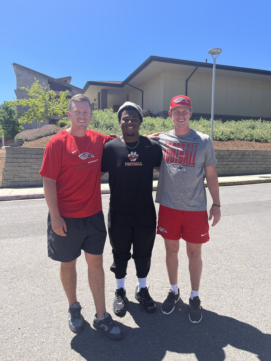DmarcisG2026's tweet image. I had a wonderful visit to SOU last week. Thank you to all the staff for your hospitality in hosting my family and me❤️🖤
#We
#GoRedRaiders
#SOU