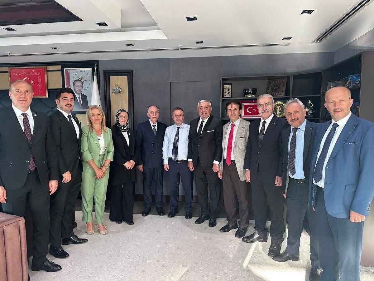 Sağlık Bakanlığı Türkiye İlaç ve Tıbbi Cihaz Kurumu Başkanı, değerli hemşehrimiz Prof. Dr. Sayın Ahmet Ayar’ı makamında ziyaret ettik.

Nazik misafirperverlikleri için değerli Başkanımıza teşekkür ediyor, çalışmalarında başarılar diliyoruz.

İsmail Şatıroğlu
Genel Başkan