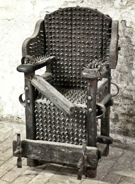 fakehistoryhunt's tweet image. Time to once and for all deal with this not so comfy chair.
Currently writing a little chapter about these spiky chairs.
So duckies, have you perhaps ever seen any evidence for these being used or even existing during the middle ages?