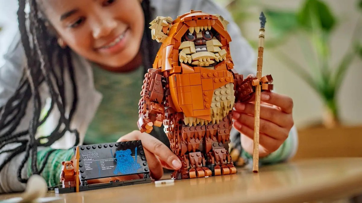 PlaneteStarWars's tweet image. Lego présente son set Wicket taille XXL #psw #starwars. En savoir plus : plstrw.rs/c8vw4
