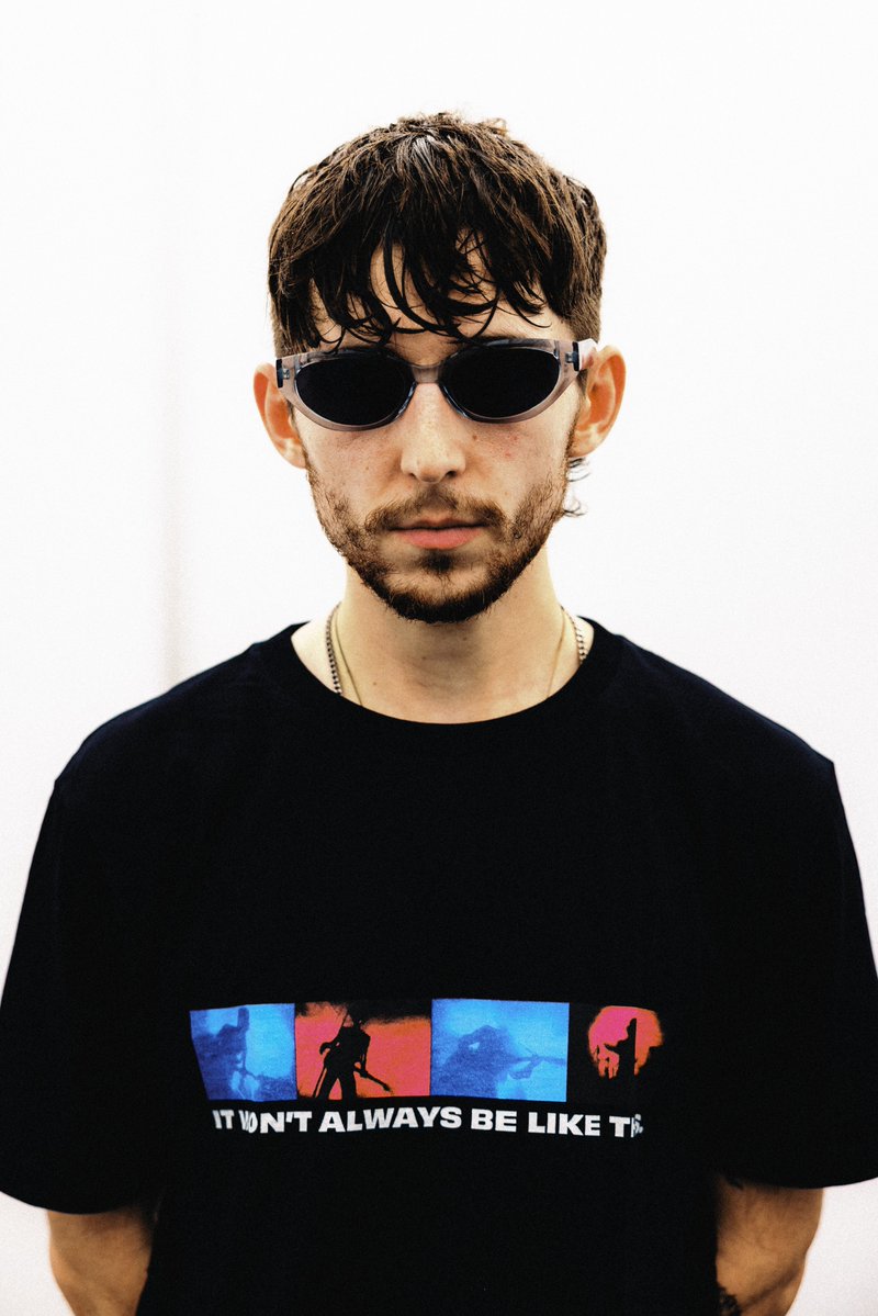 InhalerDublin's tweet image. We hear these words sang back at us from you at the shows so it felt right to have them on a tee.
Wear this one with pride and know that, by buying one, you’re raising money for @theCALMzone's work to help save lives from suicide
Available here: shop.thecalmzone.net