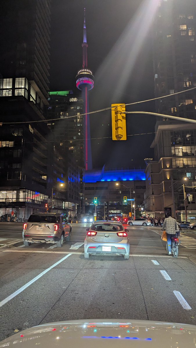 TruckinEh's tweet image. The CN tower and Skydome.
Yes, it will always be the Skydome in my books.