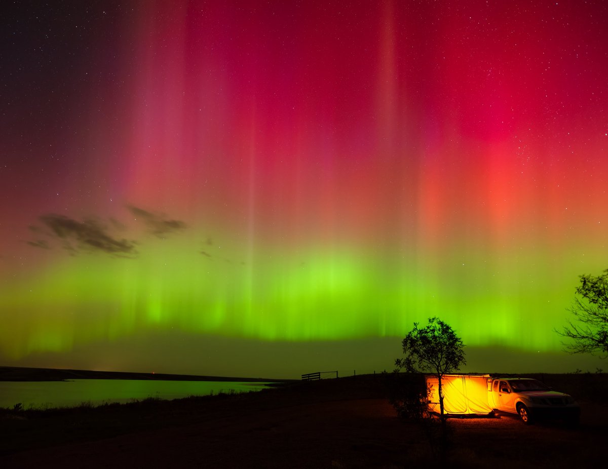 randymilanovic's tweet image. We get 12 full moons per year. Scratch 2-3 if stormy.
We get 20-30 Auroras per year. Scratch 50% north, misses, or stormy/cloudy.
Quick math suggests we have more opportunity to see the Aurora than a full moon.
At least thatβs what Iβm telling myself. :)
