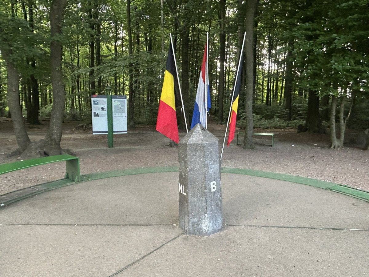 euro_tour's tweet image. 🇩🇪ドイツ、アーヘン
ドライレンダーエック。
ドイツ、オランダ、ベルギー3国の国境が交わる地点へ、ドイツ側からハイキング。
#Aachen #Dreiländereck