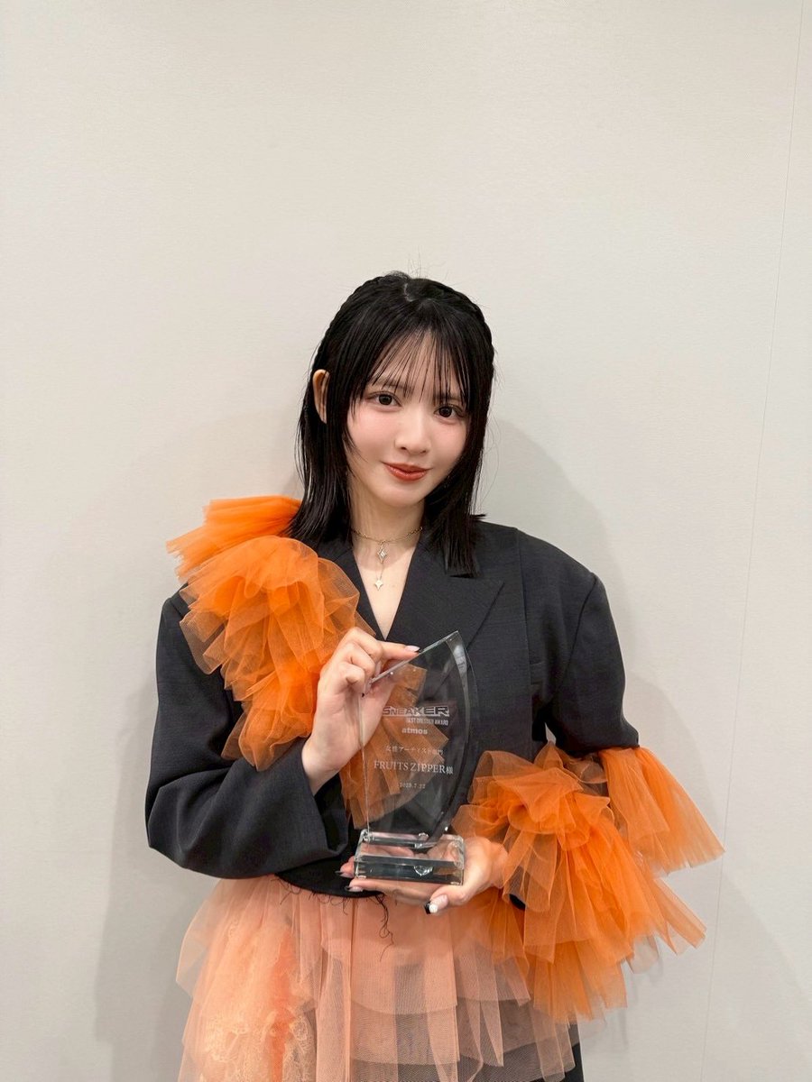 suzuka_fz1124's tweet image. atmos presents
SNEAKER BEST DRESSER AWARD 2025
『スニーカーベストドレッサー賞2025』
この度、女性アーティスト部門にてFRUITS ZIPPERが受賞致しました🏆
そして本日ゆいちゃんと登壇させて頂きました✨✨
New Balanceさんの「U204lmma」を着用させて頂きました👟…