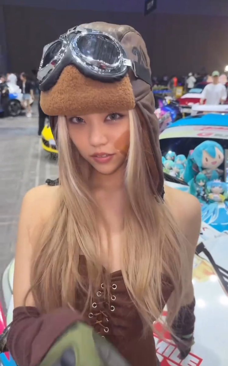 miyagender's tweet image. lena is soooooo stunning like are you JOKING.