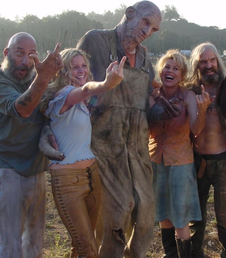 RobZombieFilms's tweet image. Happy 20th Anniversary to The Devil's Rejects! 🖕🏼