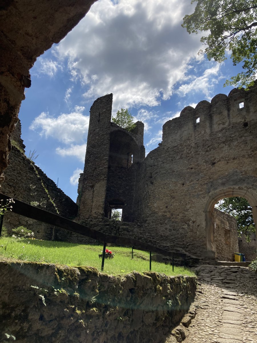 MachuraJerzy's tweet photo. #Karkonosze ⛰️
Zamek Chojnik - z daleka i z bliska 🧐 🏰 🌤️ 🤩
#landscape #CiepliceZdrój #mountains #fortresses #July #Summer #lipiec #Chojnik
📷/my/ https://t.co/XDyt5zeiGO