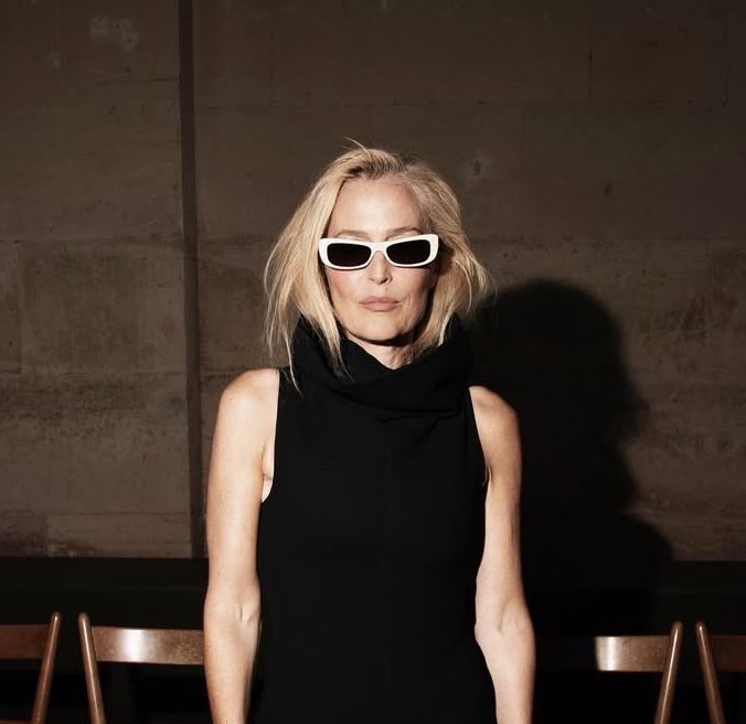 lemonsgardenn's tweet image. one thing she’s going to do is rock a cunty little pair of sunglasses