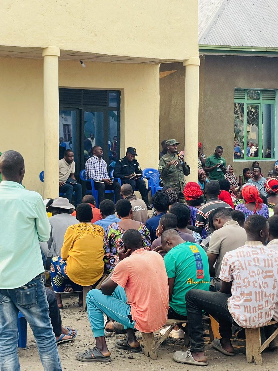 BamenyaJ63028's tweet photo. UBUKANGURAMBAGA 
Mobilization 
Umurenge wa Rubavu 
Akagari Ka Rukoko
Umudugudu we’ İsangano 
. Ikoreshwa Ry’Umupaka
. Imyitwarire yabanyeshuri Mu biruhuko 
. Kwimakaza indagagaciro  na Kirazira 
#VisitRwanda
#VisitRubavu https://t.co/avfQKsHWiN