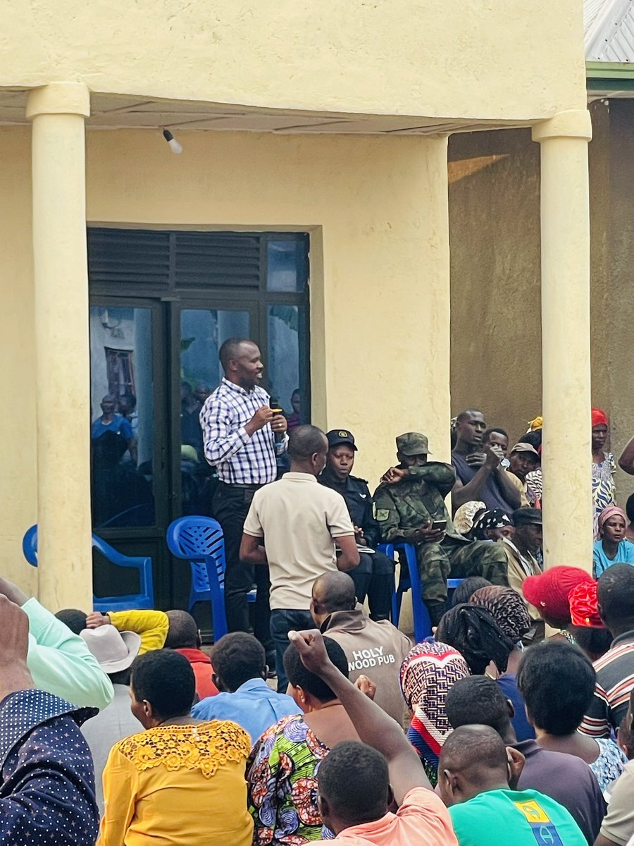 BamenyaJ63028's tweet photo. UBUKANGURAMBAGA 
Mobilization 
Umurenge wa Rubavu 
Akagari Ka Rukoko
Umudugudu we’ İsangano 
. Ikoreshwa Ry’Umupaka
. Imyitwarire yabanyeshuri Mu biruhuko 
. Kwimakaza indagagaciro  na Kirazira 
#VisitRwanda
#VisitRubavu https://t.co/avfQKsHWiN