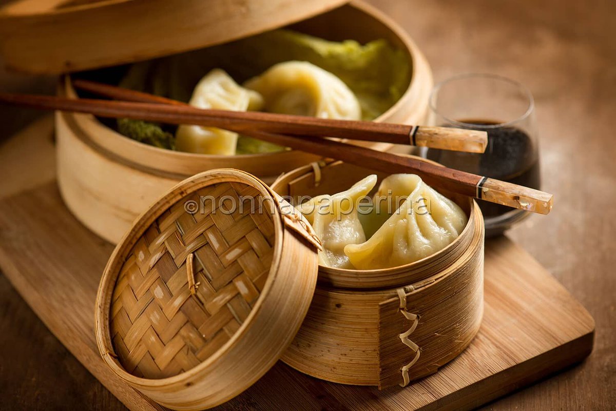 I ravioli a vapore, chiamati in origine Jiaozi, costituiscono senza ombra di dubbio uno dei cibi più amati dai cinesi, dopo il riso, e hanno una storia millenaria. 

bit.ly/461UOVb
