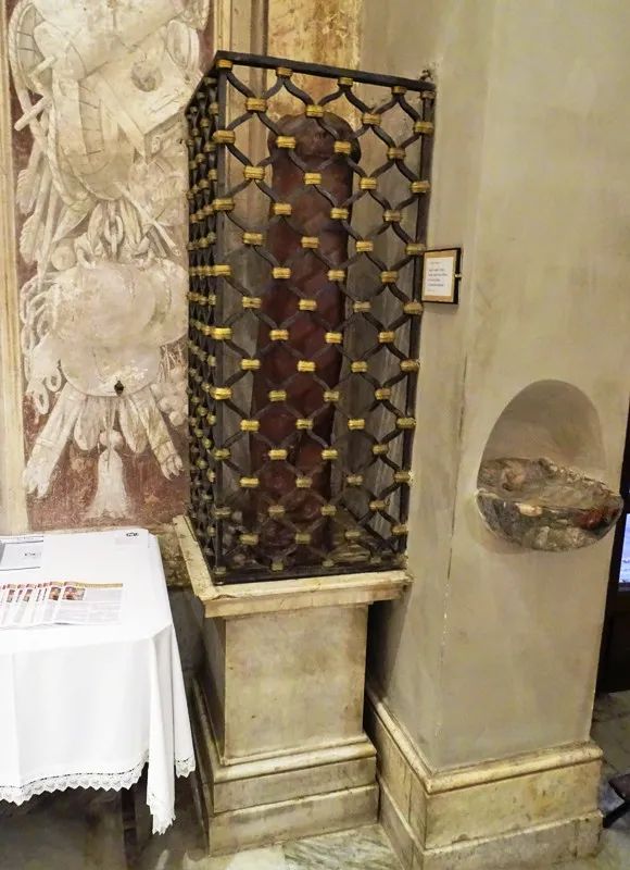 drjohanndsouza's tweet image. St. Bibiana is my favorite lesser known Saint. Bernini depicts her with the pillar on which she was scourged to death by lead ropes.
The original column is preserved in the back of the church: