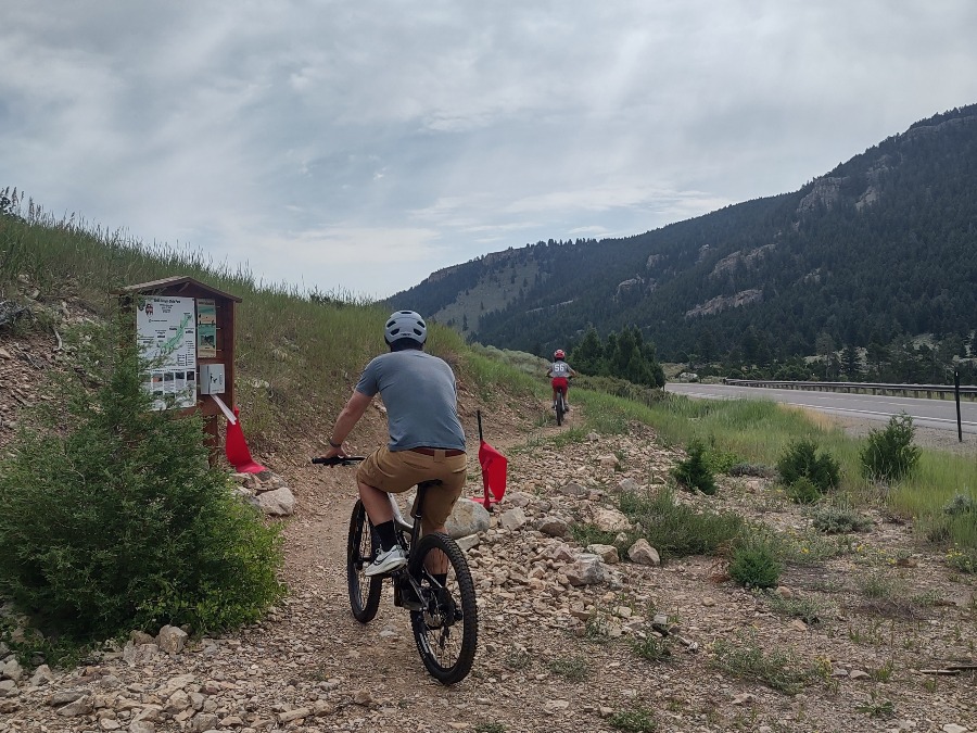 WyoStateParks's tweet photo. New Trail Alert! 🚨
Sinks Canyon State Park's Sunnyside Trail is open to hikers, bikers, and nature lovers. Their first designated bike trail represents years of collaboration, vision, and hard work from local partners and trail advocates. 

#ExploreMoreWY #ThatsWY #WYResponsibly https://t.co/ydnyHr9hP6