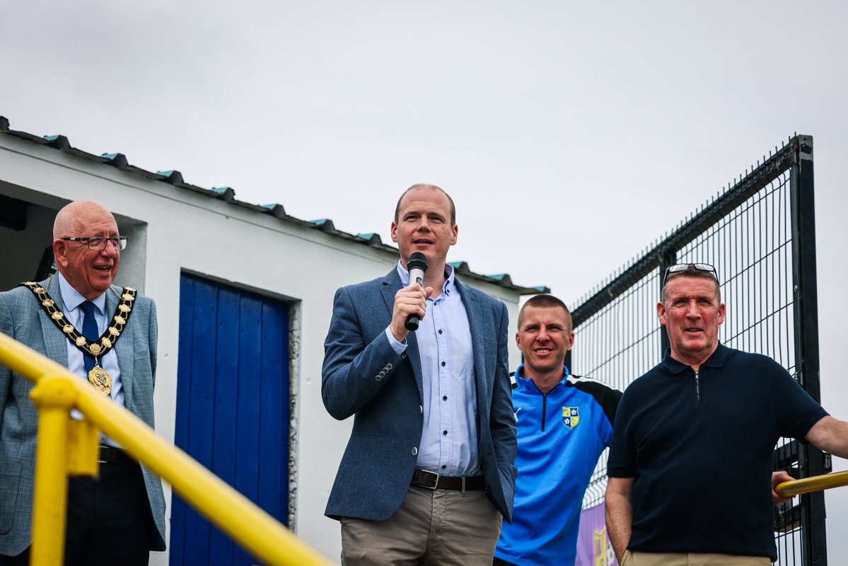 CommunitiesNI's tweet image. Minister @GordonLyons1 officially opened a new 3G pitch for @Wellington_Rec, which will help more people within the local community get more active, more often! ⚽️