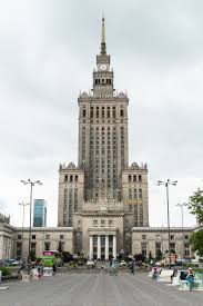 Który obrazek prezentuje ambitny i nowoczesny kraj. Symbolem Tajwanu jest Taipei 101 a symbolem Warszawy zasyfiony Pałac Stalina. Wstyd.