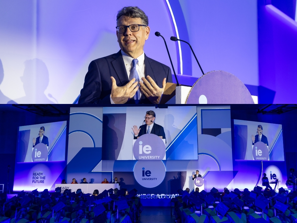 IEbusiness's tweet image. Yesterday’s graduation at IE Business School was more than a ceremony; it was a moment of momentum. 🚀
From marketing and innovation to finance and leadership: 8 programs, 7 student voices, 2 epic keynotes. One community, all chasing their #NextBestYou.