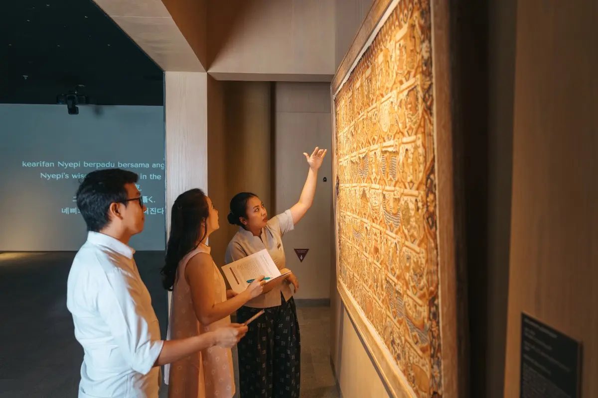 From ancient calendars &amp; stunning Ogoh-ogoh to the UNESCO-listed Subak exhibition &amp; immersive Nyepi dome, it's a journey through Balinese culture. Truly a bridge connecting eras. 

Find out more about SAKA Museum at AYANA Estate Bali. destinasian.com/bali-attractio…