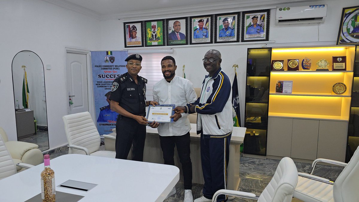 Benedictokenaba's tweet photo. I had the privilege of receiving a warm congratulatory welcome from the Enugu State Commissioner of Police, CP Mamman Bitrus Giwa, a passionate patron of @Enuguangels_fc and a strong advocate for grassroots football.

Thank you, sir, for your unwavering support. https://t.co/dFICom2hts