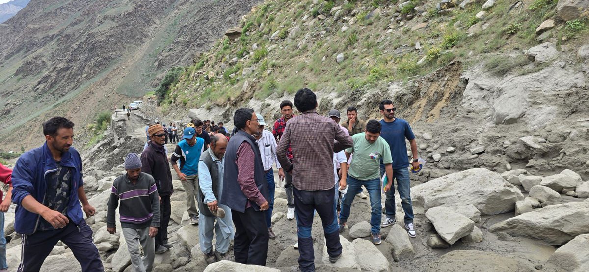 hadisirjames1's tweet photo. Visited Gongma Purtikchey Nallah after the cloudburst on July 21 to assess damage. Spoke to locals, assured immediate relief &amp; early restoration of water, roads &amp; irrigation. Directed all departments for swift, coordinated action. Grateful to all officials who joined.@DIPR_Kargil https://t.co/9UcsvyqwLO