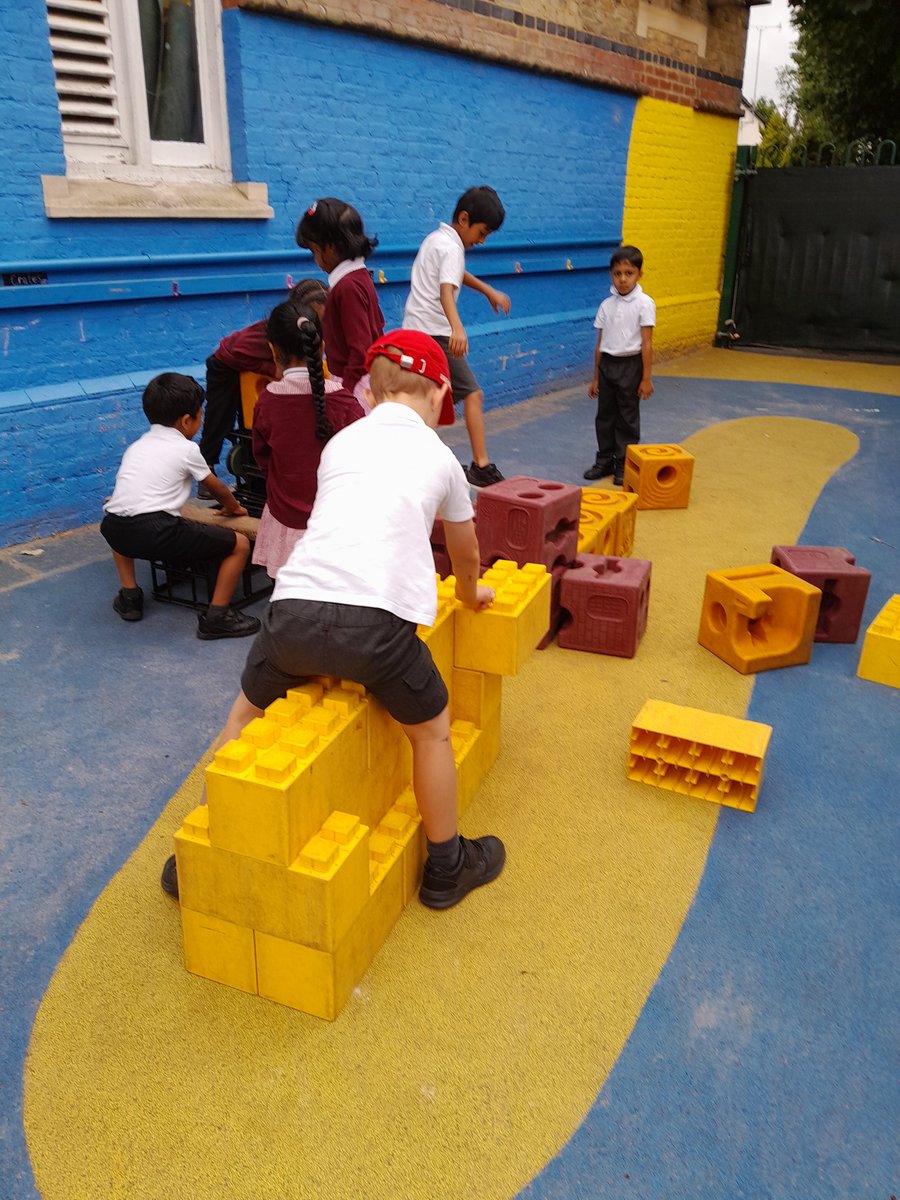 Reception BH (@receptionbh) on Twitter photo We love a bit of construction in early years. Working together to achieve our goal. <a href="/busheyheathjm/">Bushey Heath Primary</a> #busheyheathPD We love a bit of construction in early years. Working together to achieve our goal. <a href="/busheyheathjm/">Bushey Heath Primary</a> #busheyheathPD