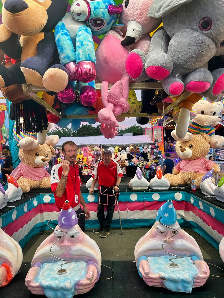 AmusingZillion's tweet image. The Wacky Wire Wizard on Dreamland Amusements midway at the Empire State Fair. I once wrote a cover story for IAAPA Funworld called 'The Game Within' about the three brothers who masterminded and manufactured this game and many others: triciavita.com/the_game_withi…