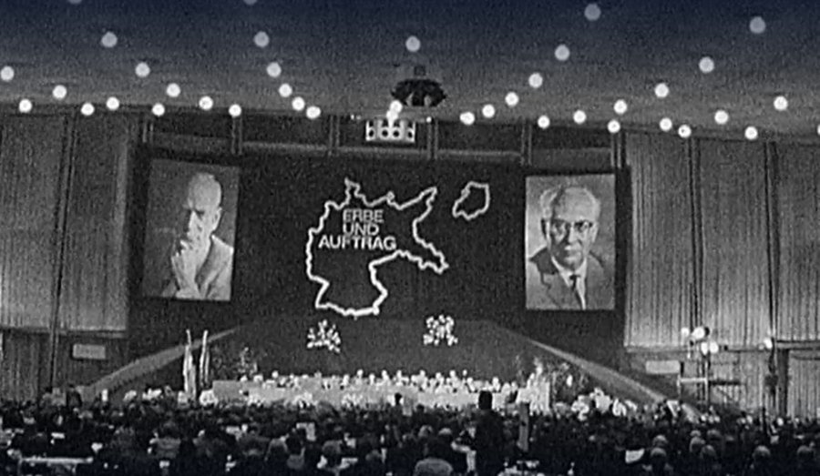 paz_preussische's tweet image. paz.de/abo
Die Preußische Allgemeine Zeitung (PAZ) ist eine einzigartige Stimme in der deutschen Medienlandschaft. Wir bringen auch Dinge, die anderswo aus dem Blick geraten sind, z.B. dieses Foto vom SPD-Parteitag 1964 mit heute unvorstellbarem Motto und Logo.