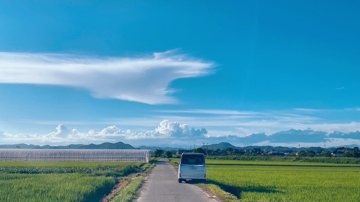 osarutume's tweet photo. 夏の雲がすごい

帰り道毎日寄り道🐂

空に壮大な絵が描かれてるみたい

雲は変幻自在やなぁ

#雲 https://t.co/of15pQkpIi