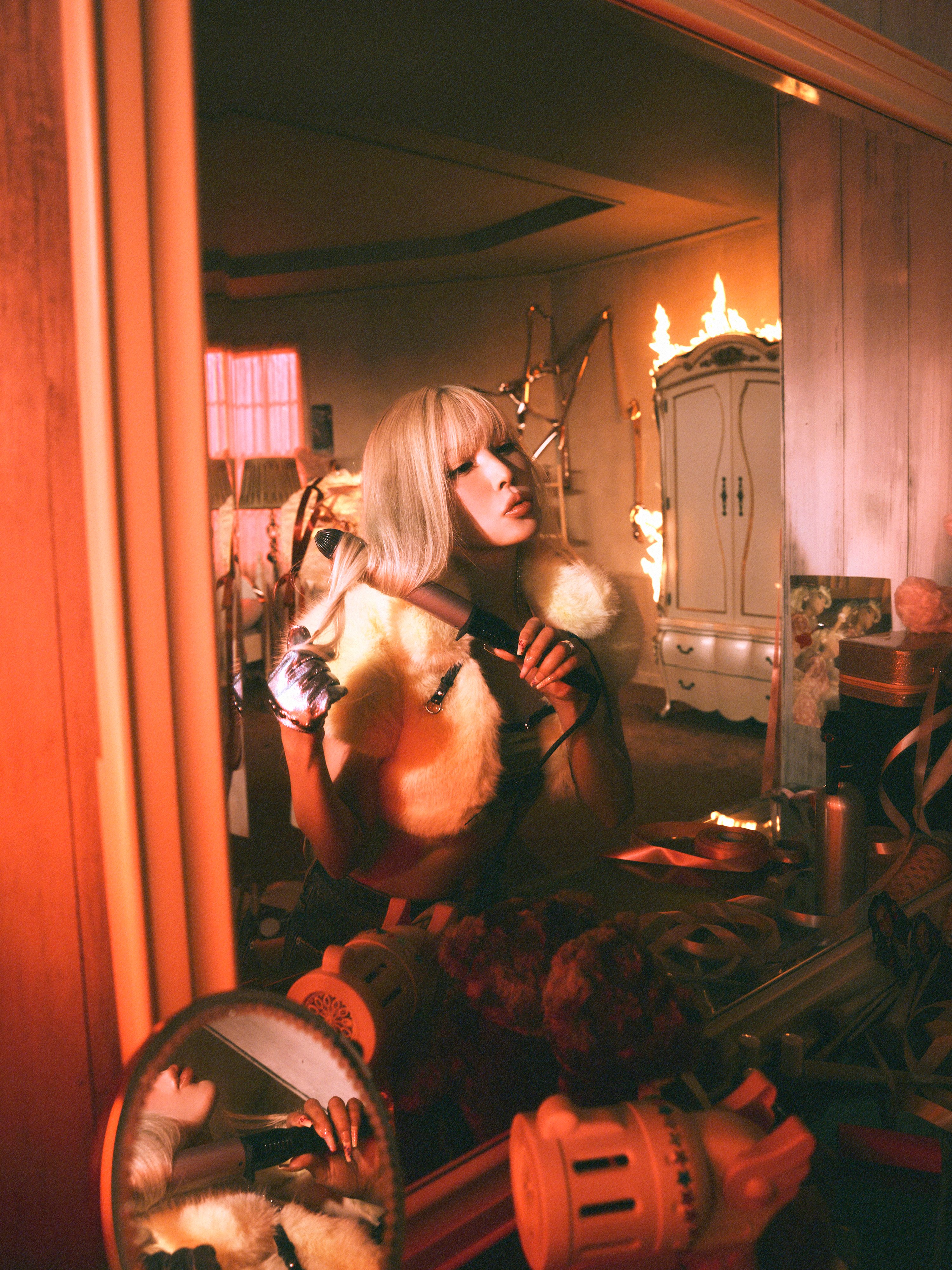 GweByOZWYAMd--_?format=jpg&name=4096x4096