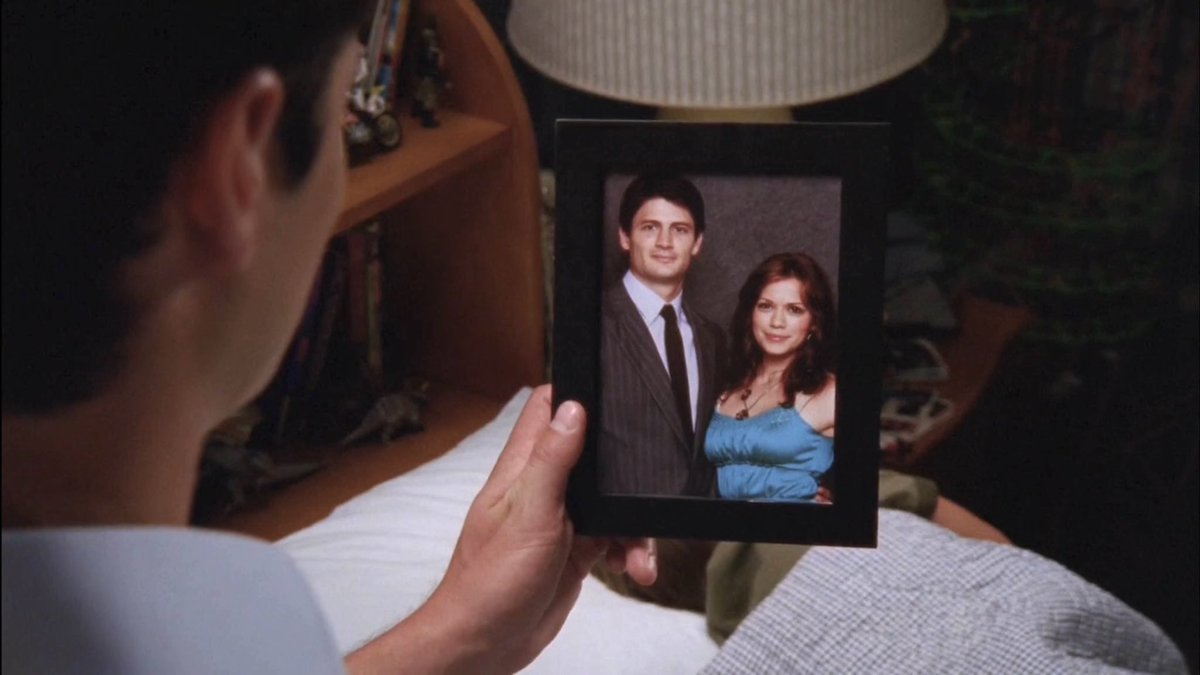 OTHdiary's tweet image. When TV shows actually used to have their characters take photos together to put in picture frames and phones instead of using photoshopped manips or screenshots of scenes that already happened.