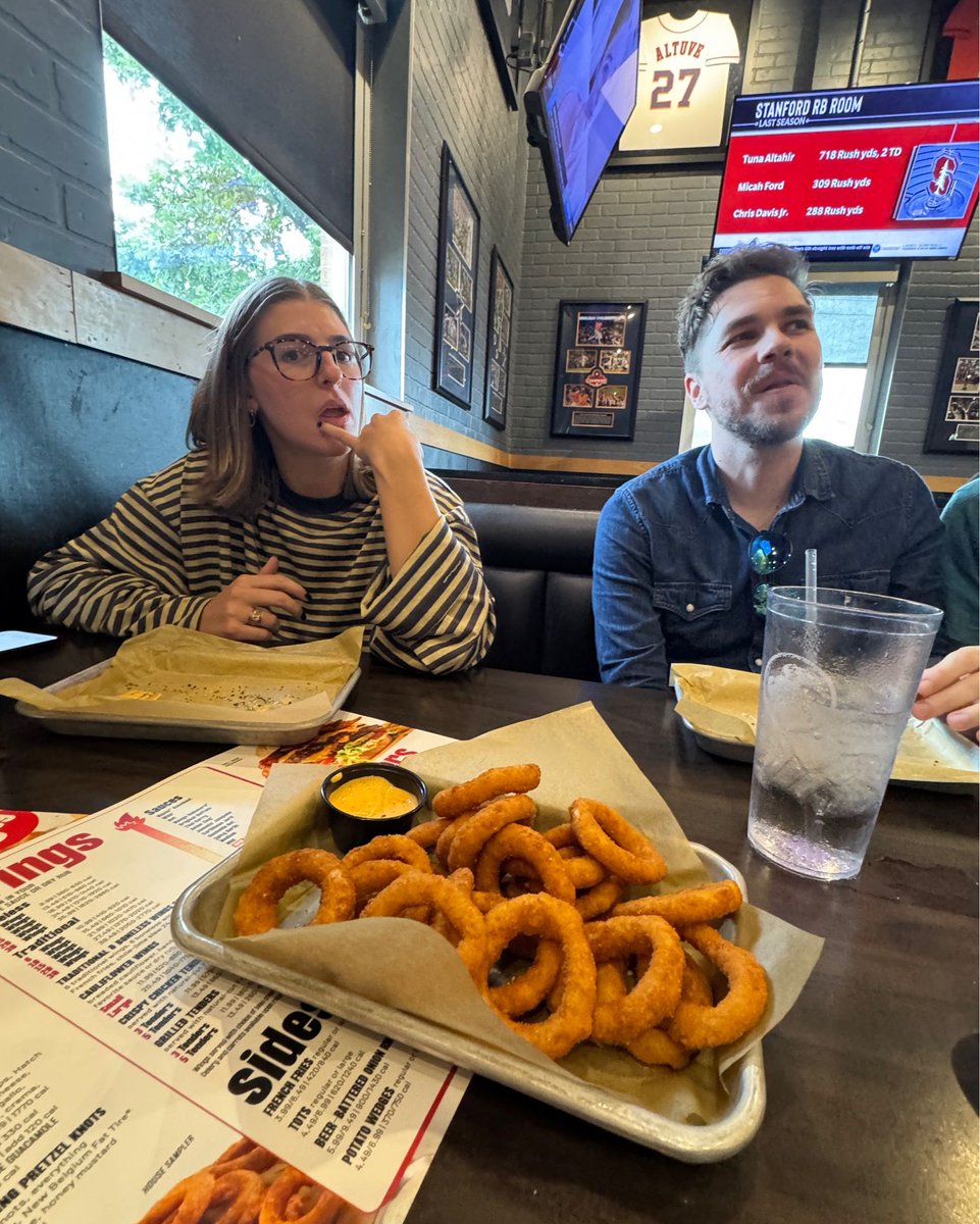 100PercentEat's tweet image. Buffalo Wild Wings is back to what works with bottomless appetizers but they’re taking a big swing with whatever this Mt Dew Radler is? Our Heroes need to get to the bottom of this and no head injury will stop them?
New 100% Eat is out now.