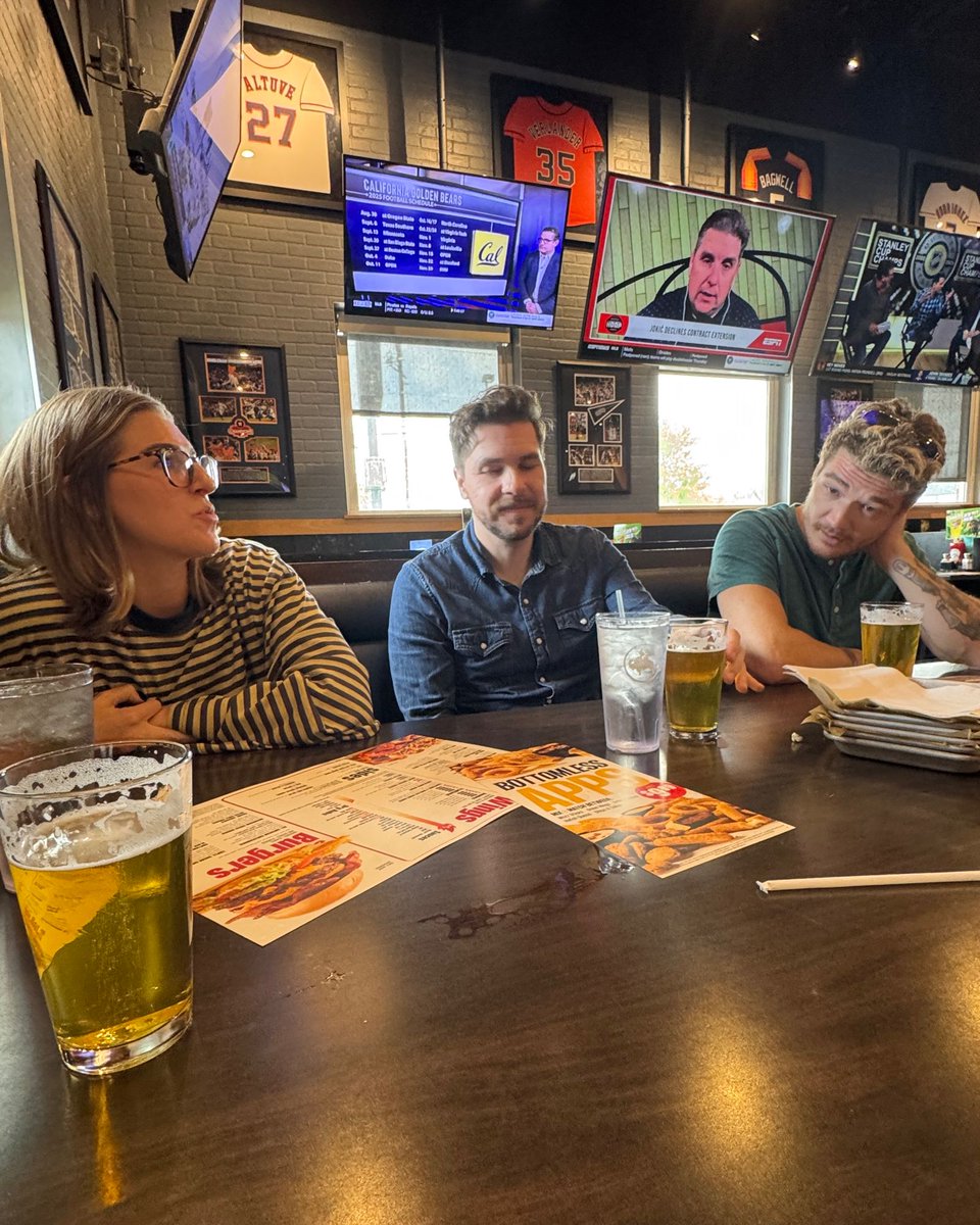 100PercentEat's tweet image. Buffalo Wild Wings is back to what works with bottomless appetizers but they’re taking a big swing with whatever this Mt Dew Radler is? Our Heroes need to get to the bottom of this and no head injury will stop them?
New 100% Eat is out now.