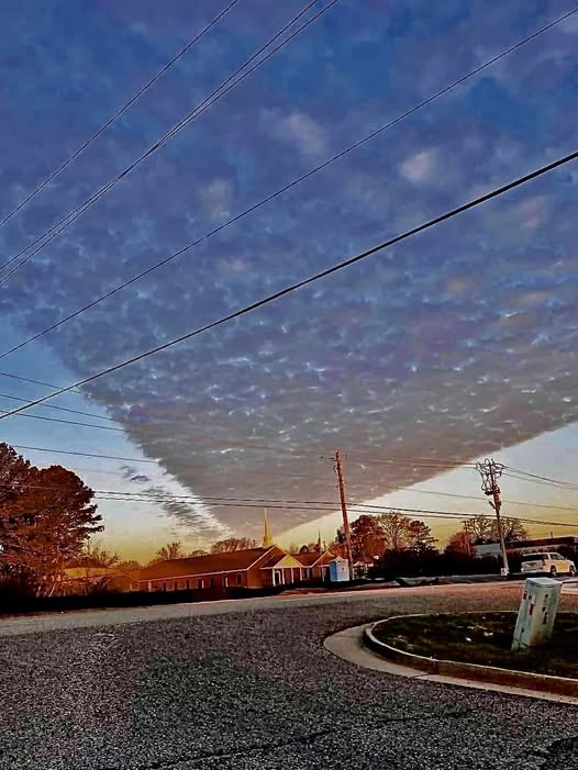 DELTA9_DELTA9's tweet image. looks normal to me 🤣#geoengineering #climatescam #nexrad #doppler @Raggedyedge1
@Gp1ggy1 @Elizabe32413720
@IonisedSkyWatch