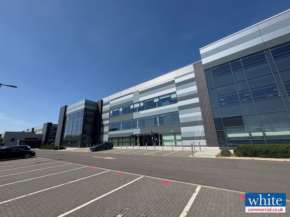 Now Available: Part 2nd Floor, InnoVox, Oxford Technology Park, Kidlington. 7,068 sq ft fitted office with high quality lab ready specification. #Kidlington #ToLet #Office #WhiteCommercial whitecommercial.search-prop.com/properties/316…