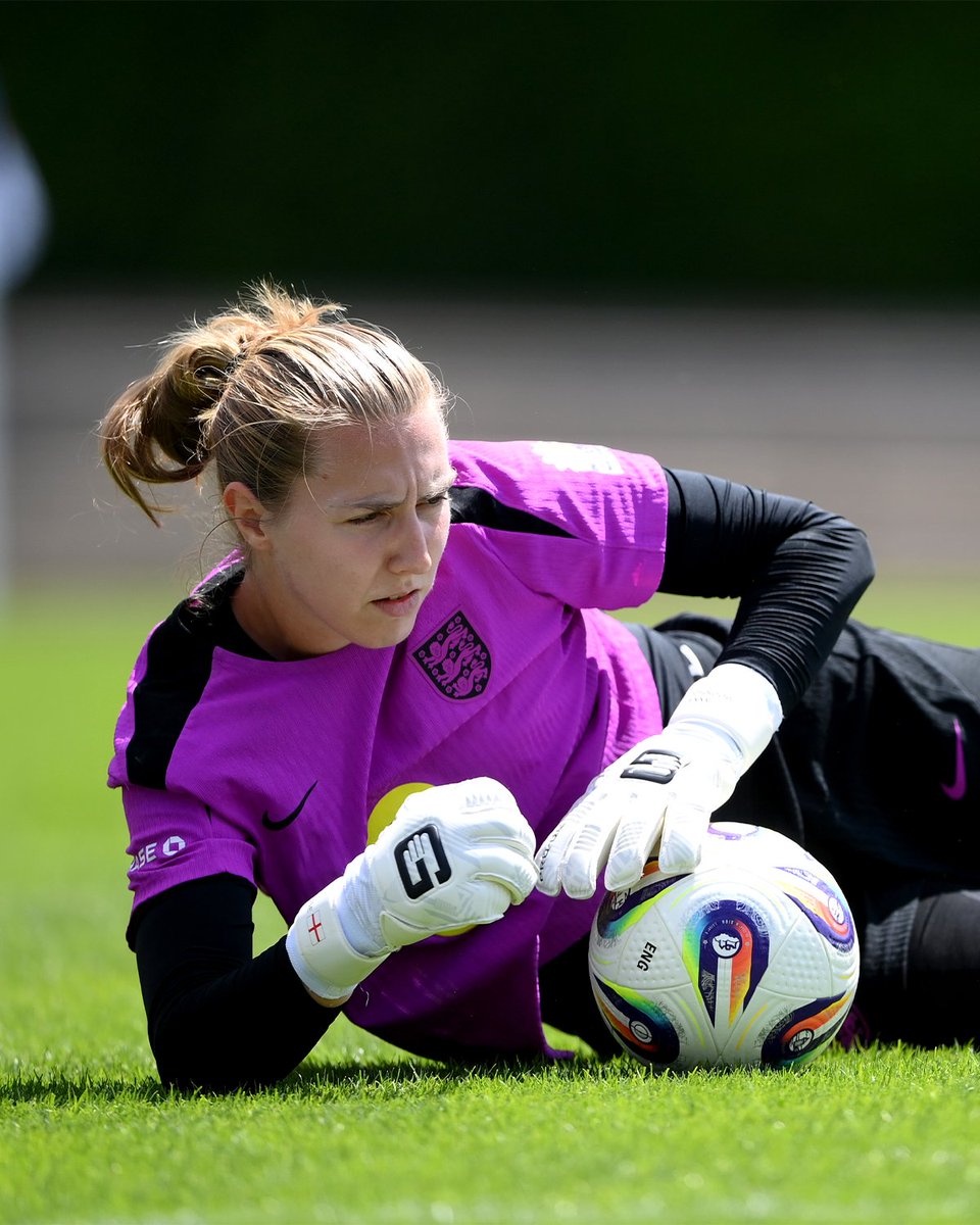 ORLPride's tweet image. Anna and the @Lionesses continue their fight for a title in the @WEURO2025 semifinals ⏩
🏴🆚🇮🇹
3 p.m. ET