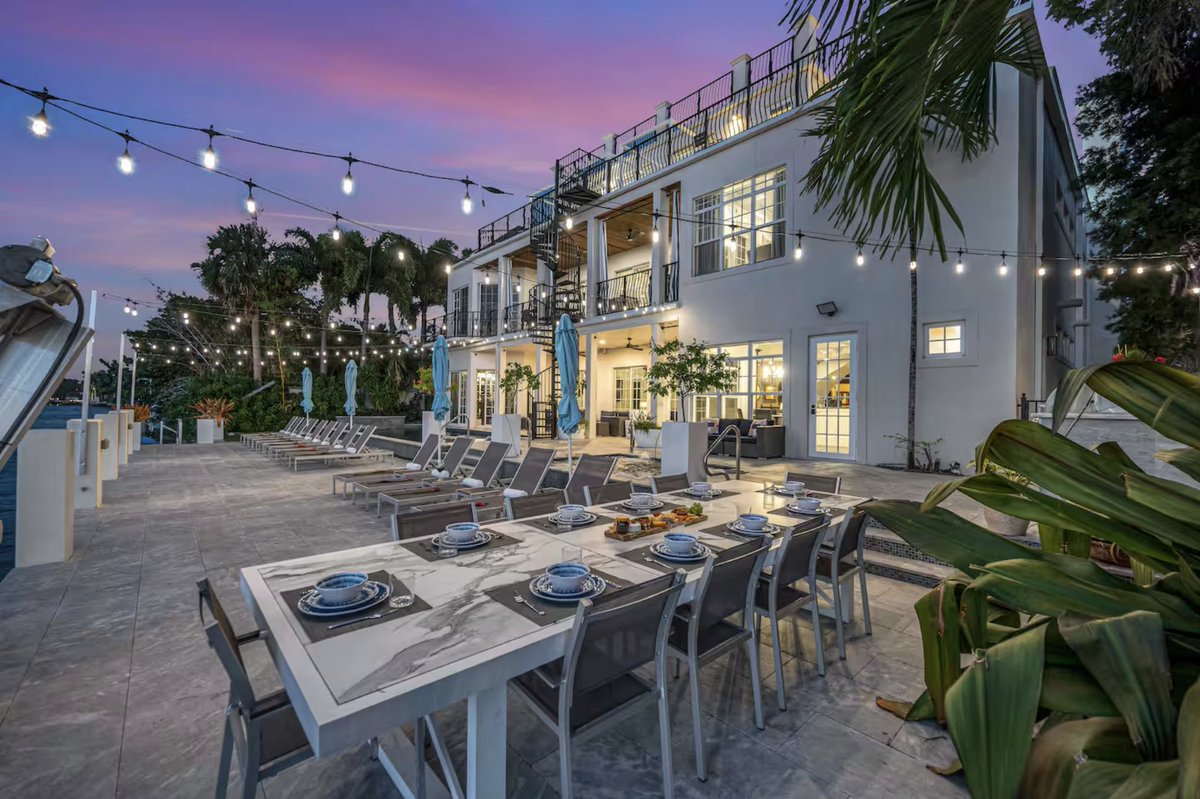 thedanielfazio's tweet image. We're hosting an in-person mastermind in Ft. Lauderdale Sep 5-6.
You’ll leave this mastermind with:
> A custom strategy to scale your offer to $500k/mo+
> A plug-and-play ad + funnel system
> Backend offers & upsells that double client value (without adding more work)
> Video…