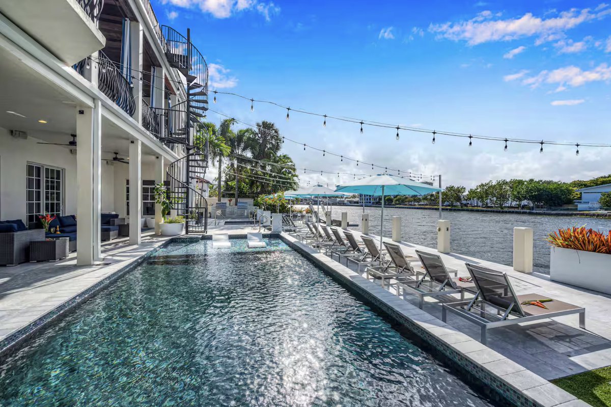 thedanielfazio's tweet image. We're hosting an in-person mastermind in Ft. Lauderdale Sep 5-6.
You’ll leave this mastermind with:
> A custom strategy to scale your offer to $500k/mo+
> A plug-and-play ad + funnel system
> Backend offers & upsells that double client value (without adding more work)
> Video…