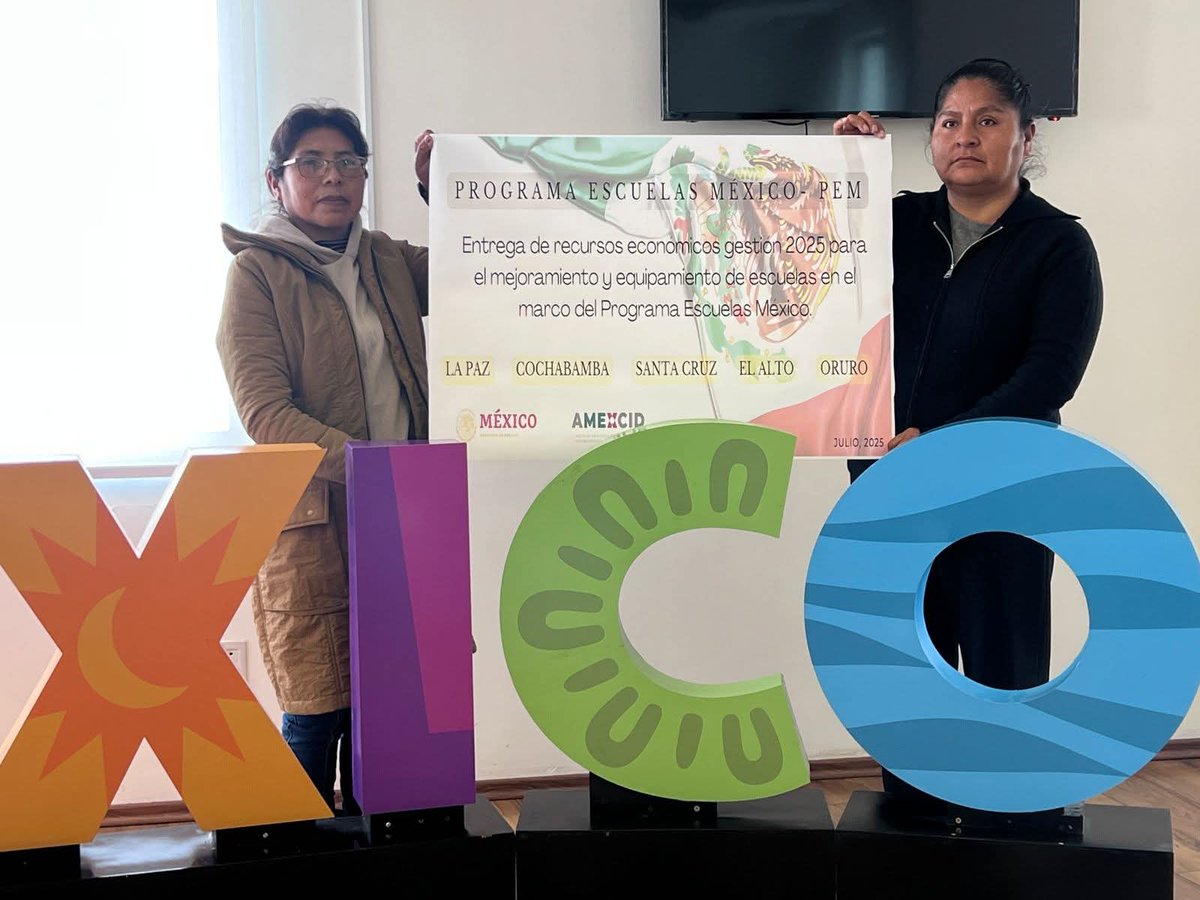 México en Bolivia (@embamexbol) on Twitter photo La <a href="/EmbaMexBol/">México en Bolivia</a> realizó la entrega de recursos económicos a centros educativos República de México en 🇧🇴, contamos con la presencia de las directoras de El Alto y Oruro. Esta iniciativa permite fortalecer el compromiso y cooperación. 🇲🇽📚🤝🇧🇴
Más detalles: shorturl.at/6DyrV La <a href="/EmbaMexBol/">México en Bolivia</a> realizó la entrega de recursos económicos a centros educativos República de México en 🇧🇴, contamos con la presencia de las directoras de El Alto y Oruro. Esta iniciativa permite fortalecer el compromiso y cooperación. 🇲🇽📚🤝🇧🇴
Más detalles: shorturl.at/6DyrV