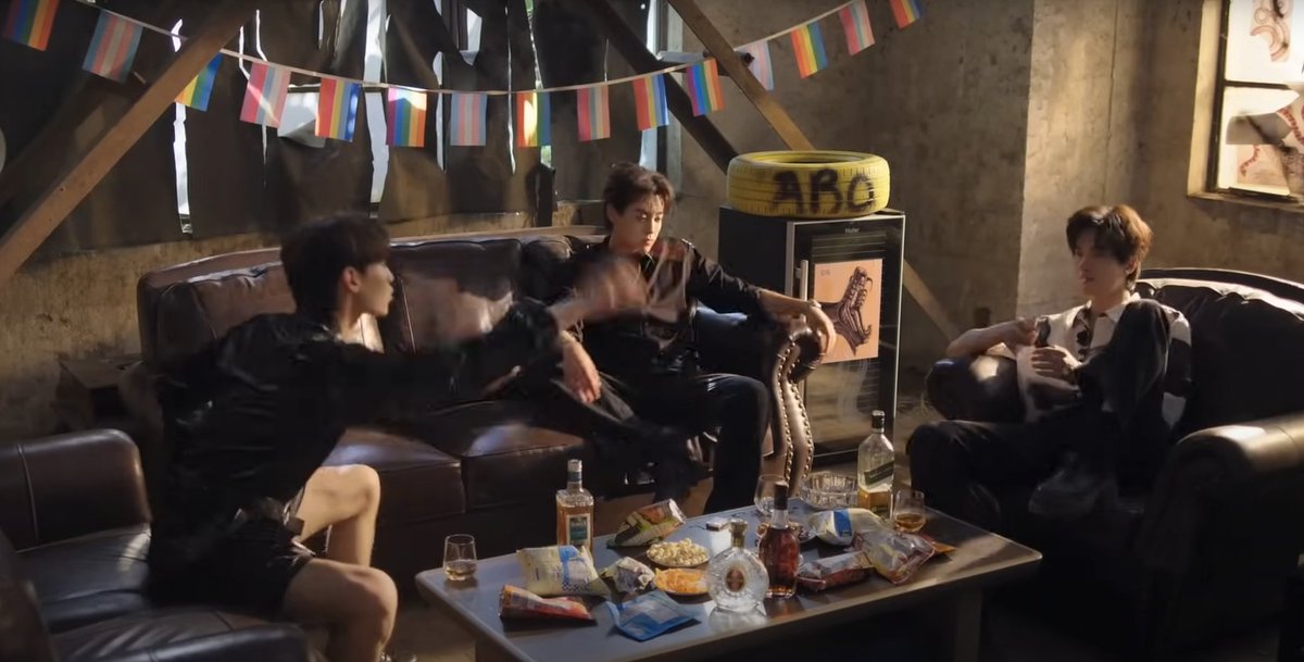 OdeShadowhunter's tweet photo. The flags and ABO at the back 🥺

#RevengedLoveEP14 https://t.co/cPChfOH1mk