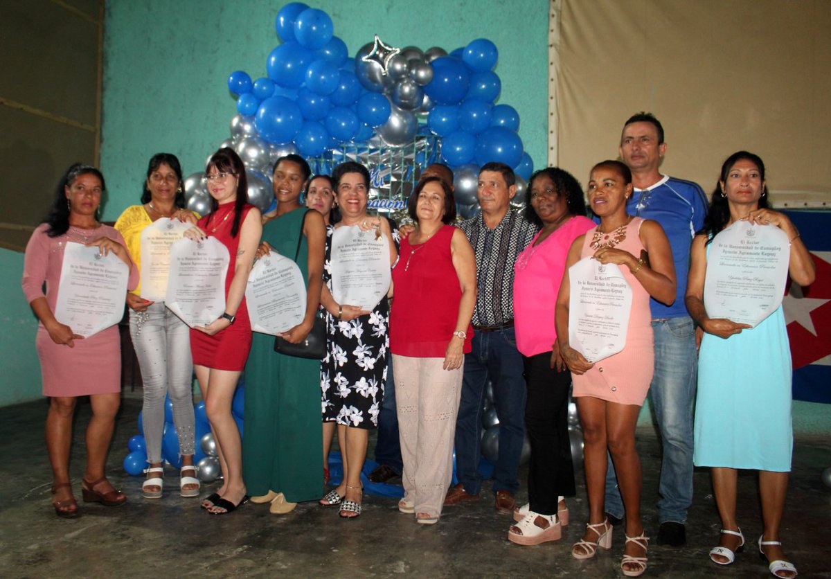 uc_camaguey's tweet photo. 👨‍🎓La Educación Superior camagüeyana celebra hoy una nueva página en su rica historia, con la graduación de 34 nuevos profesionales que egresan del Centro Universitario Municipal de Santa Cruz del Sur. 

#UCCuba
#Graduación2025 #GraduaciónUC #UniversidadCubana #EducaciónSuperior https://t.co/PO1W0uidxW