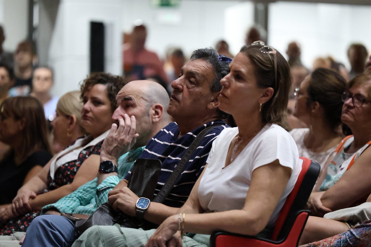 UGT_SP's tweet image. Asamblea  de @UGT_Comunica  y @ccoo@ l por la  reducción de #JornadaLaboral. Isabel Araque, secretaria de @UGT_SP : debemos avanzar en la reducción de la jornada también en los servicios Públicos, es central para combatir los problemas más recurrentes en nuestras relaciones…