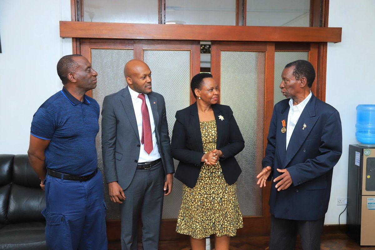 ShieldInvestors's tweet image. This afternoon, Col. @edthnaka, Head of the State House Investors Protection Unit (SHIPU), convened a strategic meeting with Hajji Isaac Mulindwa and Dr. Racheal Mbabazi from the Uganda Wildlife Authority (UWA) to address a pressing investment concern.
The engagement focused on…