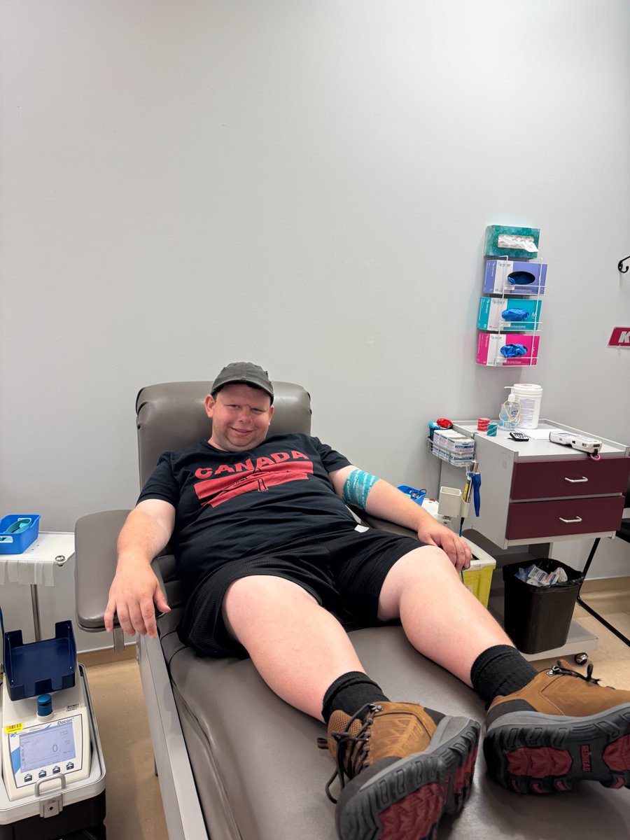 AvenirCentre's tweet photo. A few members of the Centre Avenir team took a trip to the local @canadaslifeline blood donation clinic!
The process was quick and easy, and the group even got to enjoy a couple of free snacks afterward.
#itsinyoutogive https://t.co/SSJZLG4gbu