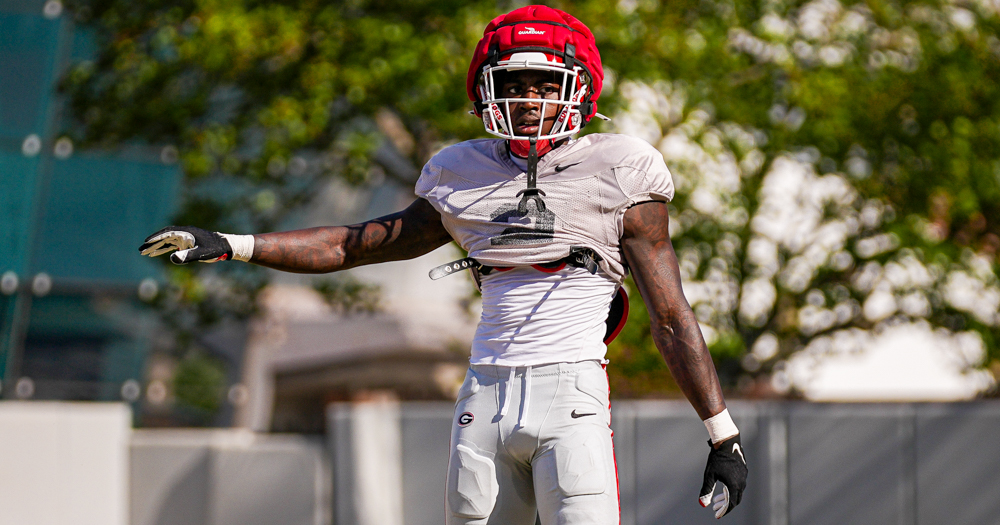 JakeMRowe's tweet image. Georgia added five defenders in the transfer portal windows. @DawgsHQ has intel on each of those guys heading into preseason camp + a projection on where they fit (PLUS
on3.com/teams/georgia-…
JOIN (7 days = $1) bit.ly/4286Mbz