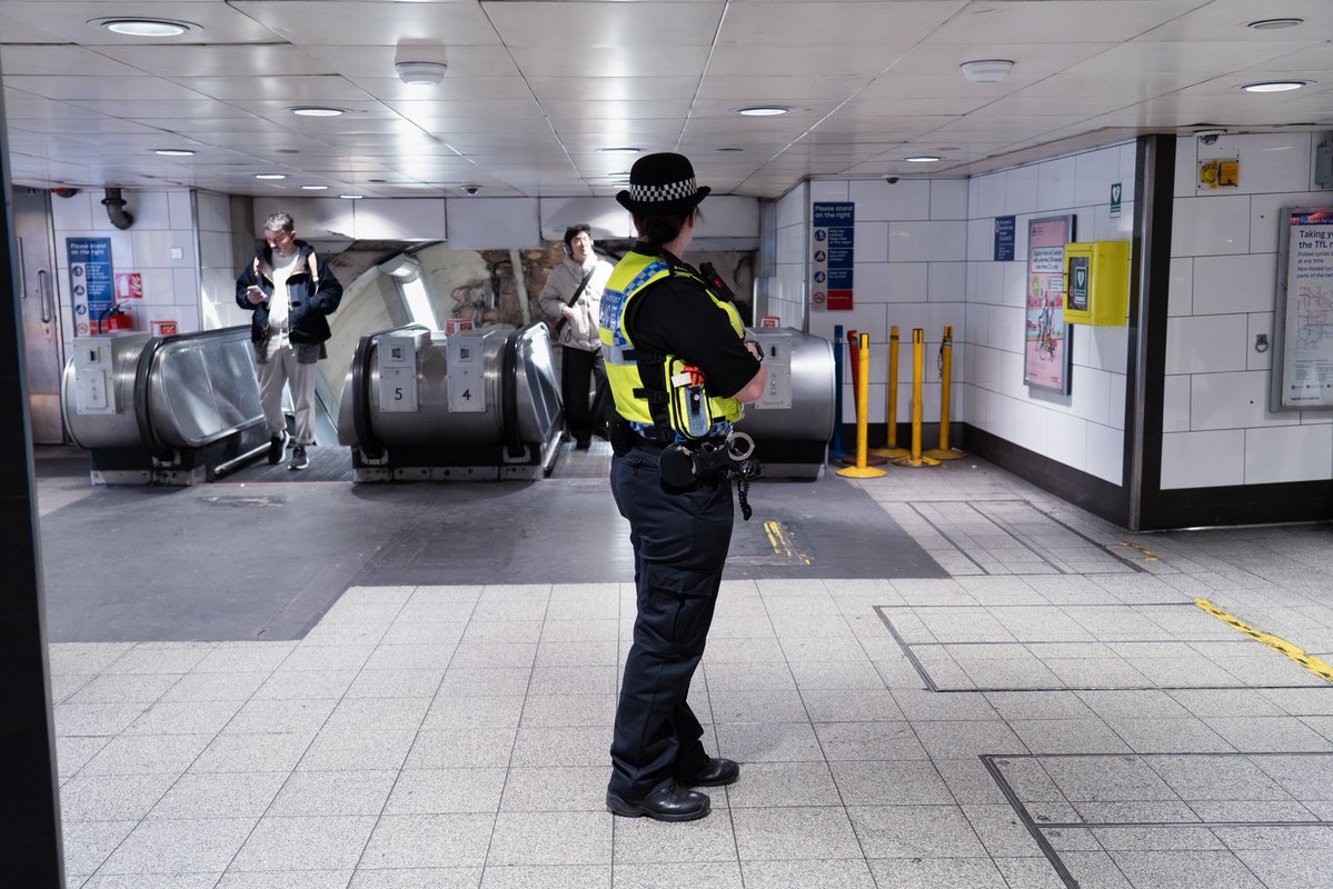 BTP's tweet image. Speedy arrest following a text 61016 report 🚨
On Sunday a victim reported she’d been sexually assaulted on a train to Manchester Victoria
Within minutes officers were waiting on the platform, where they identified and arrested the suspect
Text 61016 if you ever need us 📱