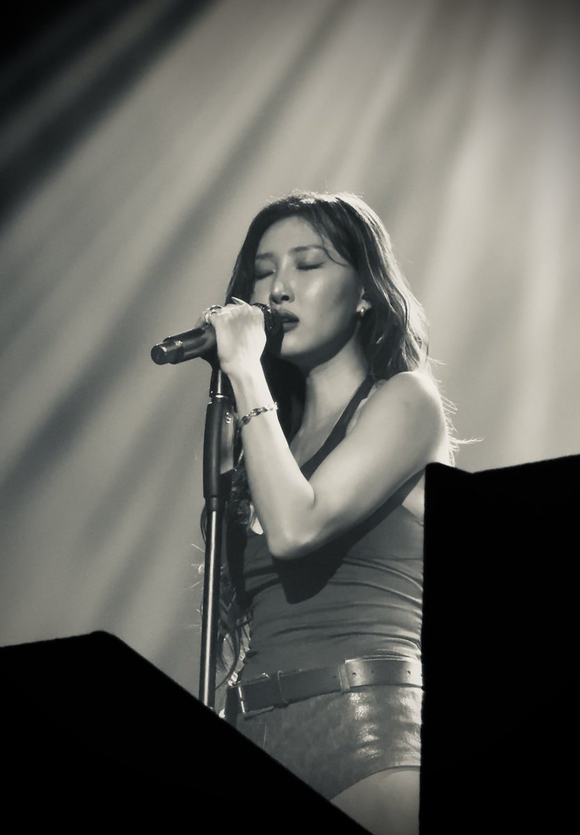 Hwasa_TH's tweet image. ความกล้าหาญ ความจริงใจ และการไม่เคยเปลี่ยนตัวเองเพื่อใครของฮวาซา คือแรงบันดาลใจที่ทำให้พวกเรารักตัวเอง และเดินในทางของตัวเองได้อย่างมั่นใจ
ไม่ว่าเวลาจะผ่านไปนานแค่ไหน หรือจะก้าวไปทางไหน พวกเราจะยังคงอยู่ตรงนี้ เป็นกำลังใจ และเฝ้าดูด้วยความรักเสมอ
ขอให้อายุ 30…