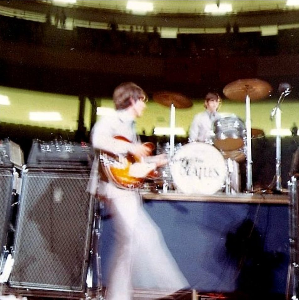 apple_c0rps's tweet image. The Beatles performing at Olympia Stadium, Detroit (1966)