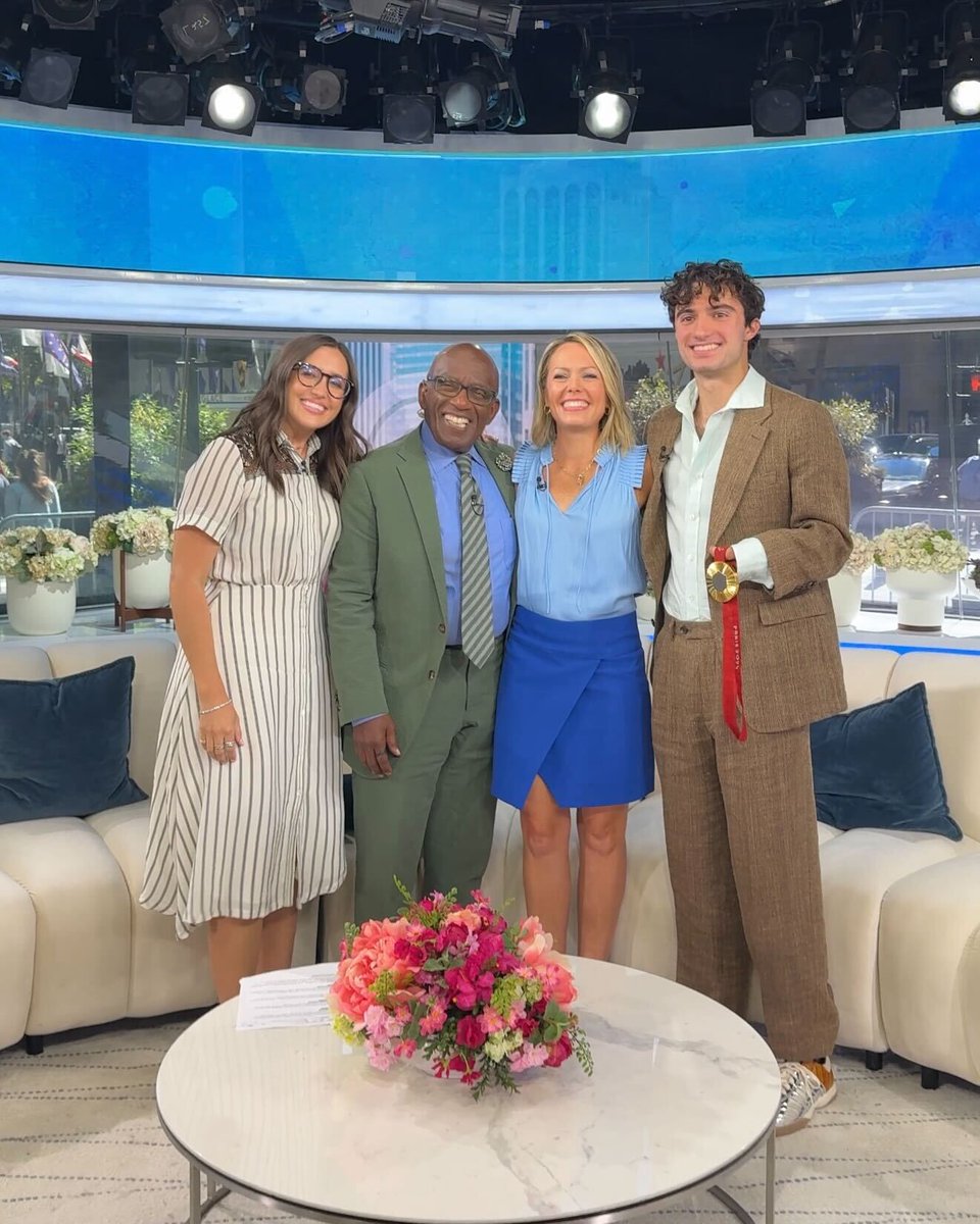 NBCOlympics's tweet image. Paralympic track and field star Ezra Frech stopped by @TODAYshow—along with his Paris 2024 gold medals. 🤩