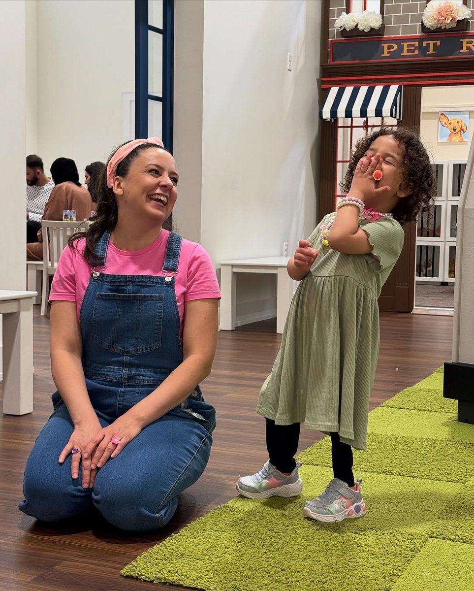 hshmlshhry33's tweet image. Ms Rachel has more backbone and humanity than all the world’s so-called leaders who have stood silently as Israel starves 2 million people.